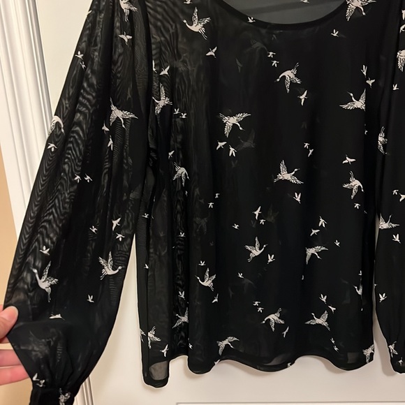 Sheer flying cranes top 😍 - Picture 5 of 6